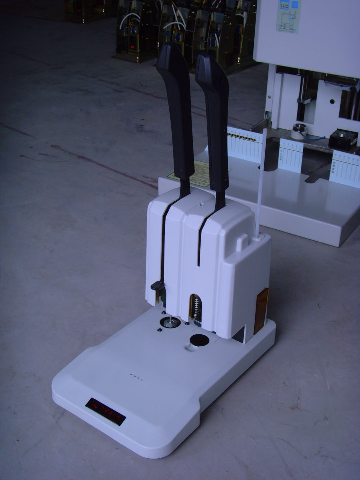LQ-8300鉚管裝訂